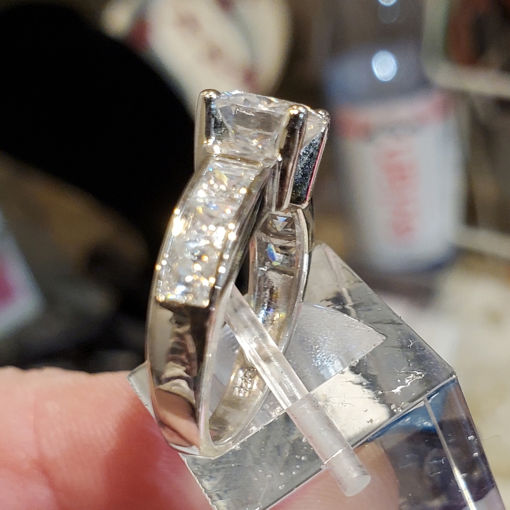 ESTATE 2CT SIMULATED DIAMOND SOLID STERLING RING - Picture 3 of 13